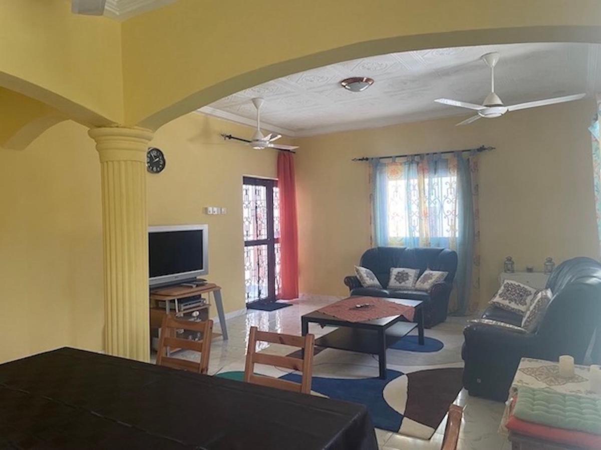 The Compound Bed & Breakfast Bijilo Екстериор снимка