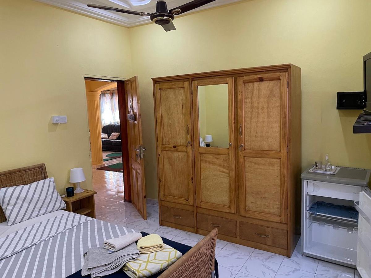 The Compound Bed & Breakfast Bijilo Екстериор снимка