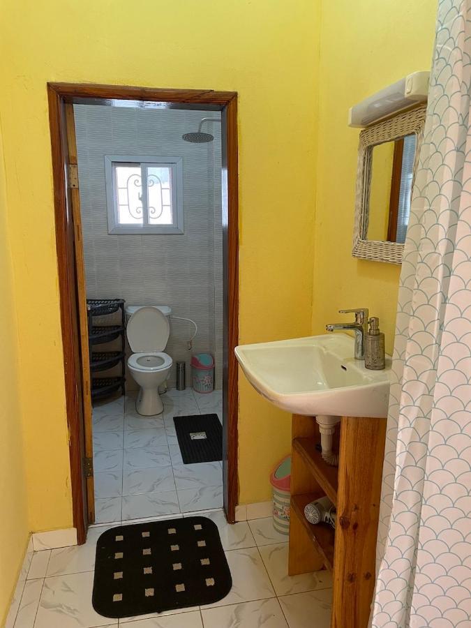 The Compound Bed & Breakfast Bijilo Екстериор снимка
