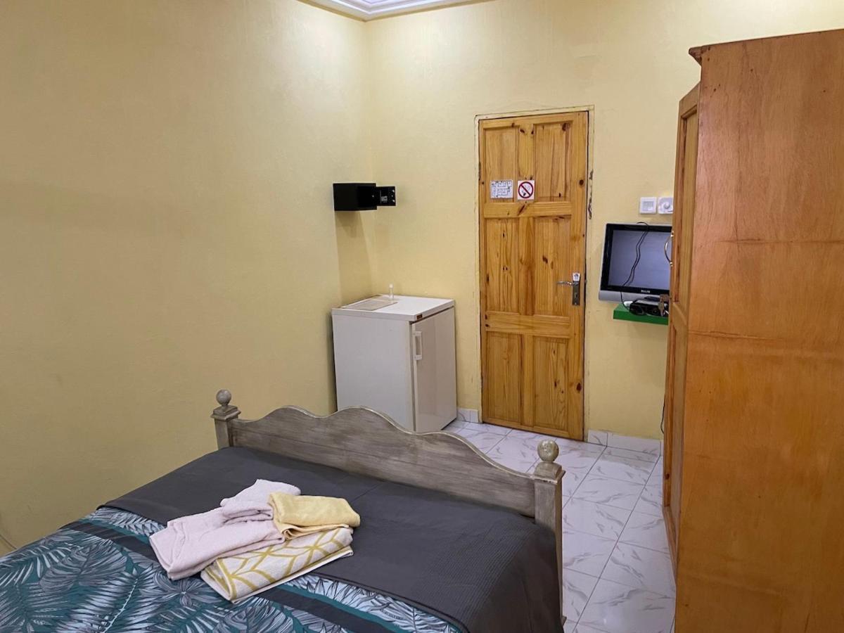 The Compound Bed & Breakfast Bijilo Екстериор снимка