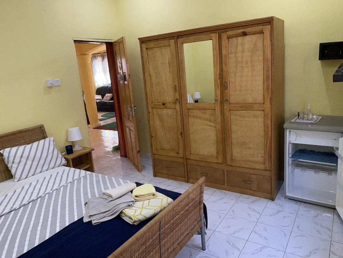 The Compound Bed & Breakfast Bijilo Екстериор снимка