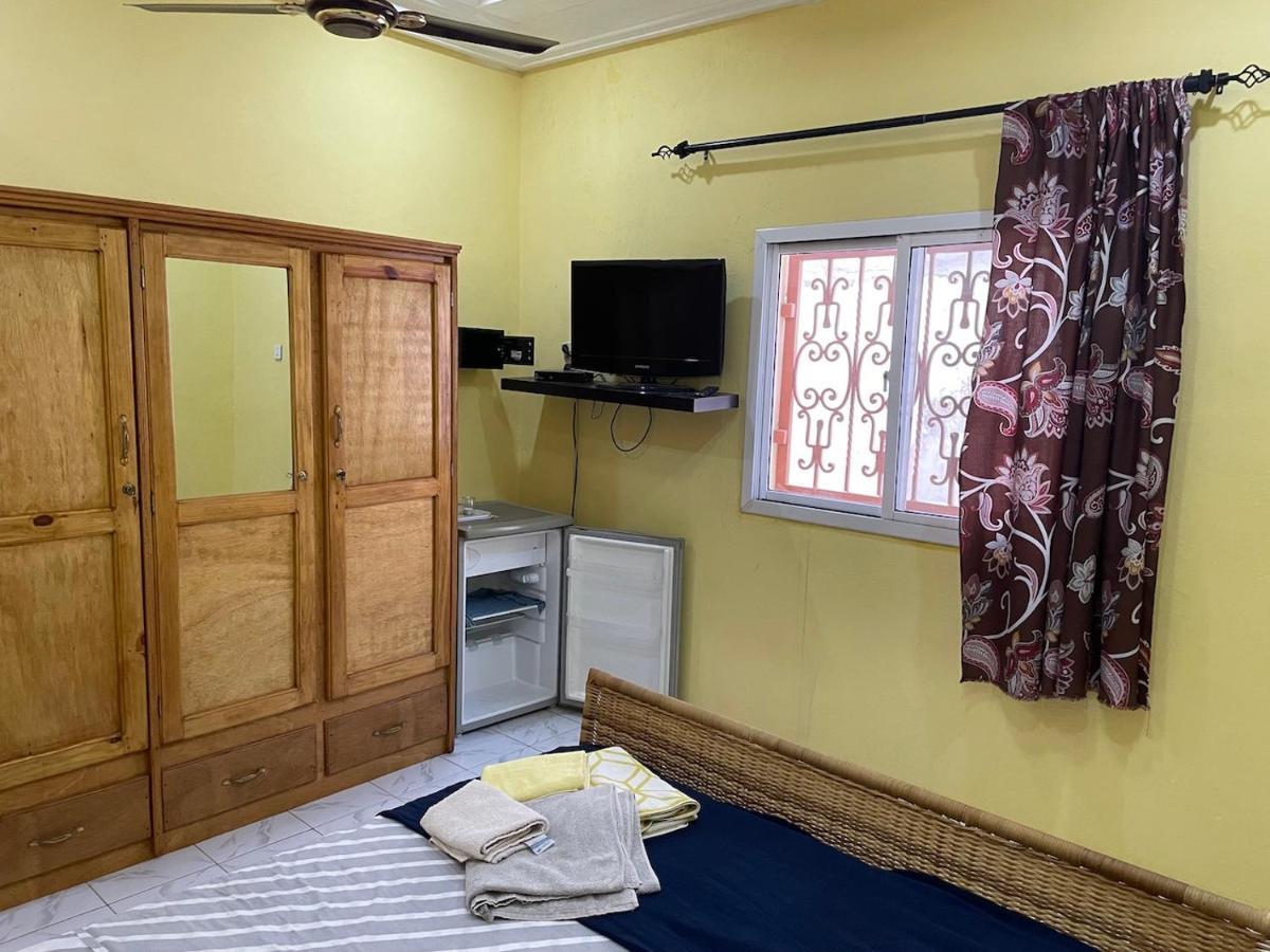 The Compound Bed & Breakfast Bijilo Екстериор снимка