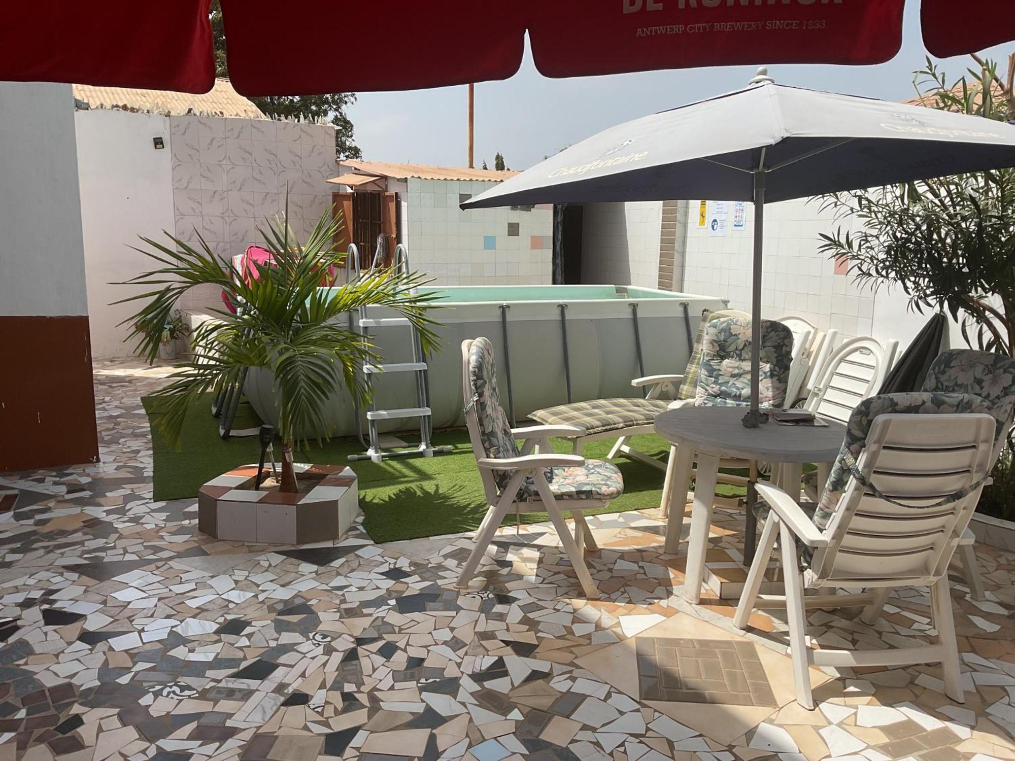 The Compound Bed & Breakfast Bijilo Екстериор снимка